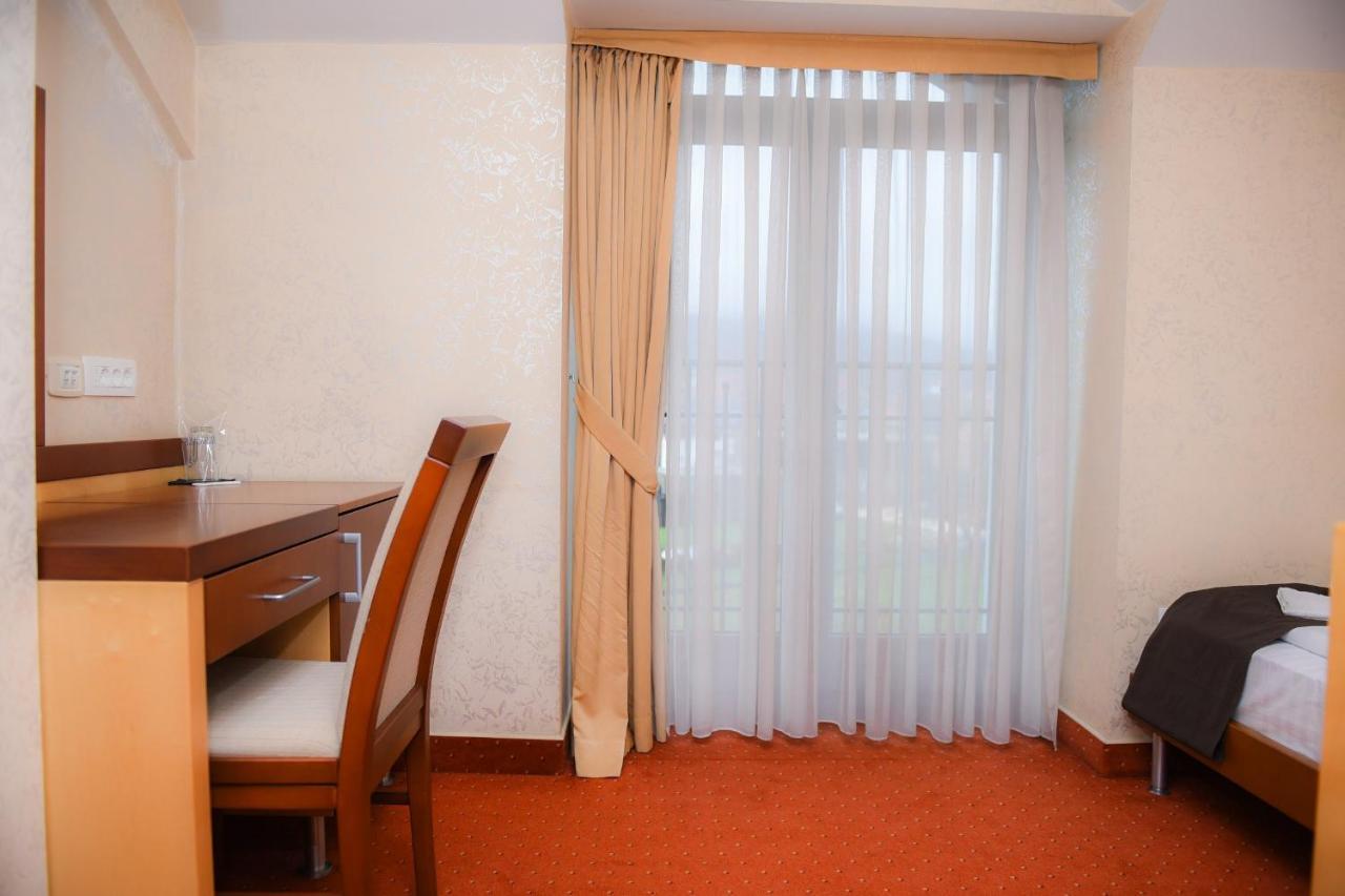 Hotel Marshal Никшич Экстерьер фото