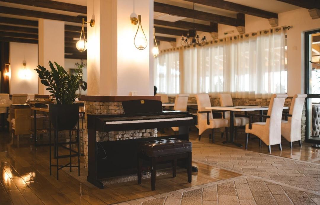 Hotel Marshal Никшич Экстерьер фото