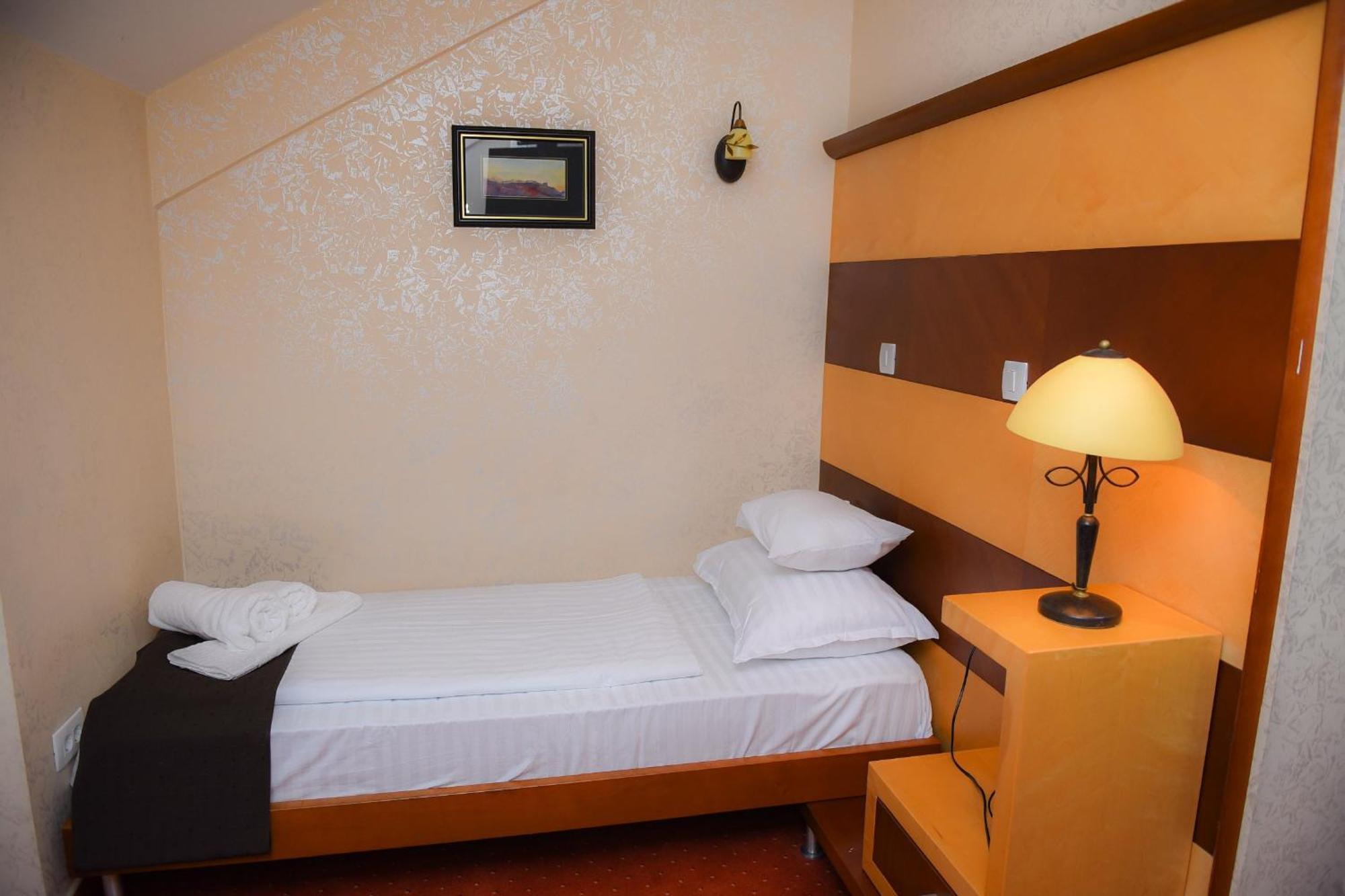 Hotel Marshal Никшич Экстерьер фото